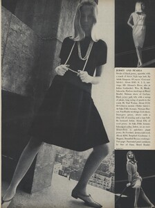 Rubartelli_US_Vogue_January_15th_1965_02.thumb.jpg.f30c644b2948208abdc19d25f40753fd.jpg