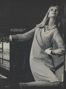 Rubartelli_US_Vogue_January_15th_1965_06.thumb.jpg.4eead84cb6fe082570182f2f73e313e9.jpg