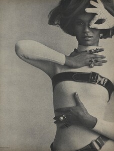 Rubartelli_US_Vogue_March_15th_1966_04.thumb.jpg.bfe885bf867fc41e1068d8889d2e566a.jpg