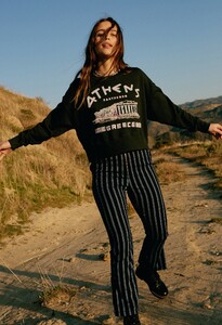 S390G1239_ATHENSSHRUNKENCREWSWEATSHIRT_EDITORIALCROPPED_5.jpg