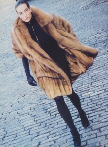 Sable_Maser_US_Vogue_December_1986_03.thumb.jpg.2ff902e4eec97d20b5cf5270ca38c72a.jpg