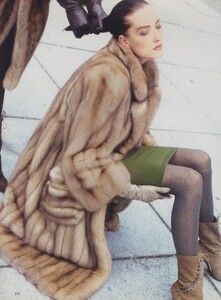Sable_Maser_US_Vogue_December_1986_05.thumb.jpg.e9b260429870b2caf4a7133b997cb7e4.jpg