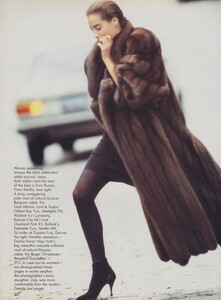 Sable_Maser_US_Vogue_December_1986_07.thumb.jpg.b375eb753f12a3e4a6f7b8e6332a917b.jpg