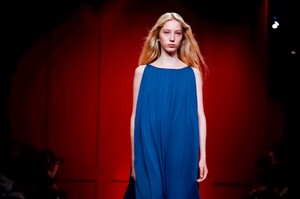 Salvatore-Ferragamo-Men-And-Women-RTW-FW18-Milan-3525-1519466038.thumb.jpg.a5b449824858445b661448b118c635a8.jpg
