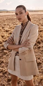 Sand-Linen-Blend-Blazer-C40663-S20_1000x2000_637342004027860462_C40663-S20-129-2.jpg