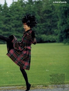 Scotch_Elgort_US_Vogue_September_1991_14.thumb.jpg.33411735214ccd39e9c25591fe825205.jpg