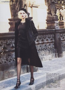 Season_von_Unwerth_US_Vogue_September_1994_03.thumb.jpg.e4f5950dccf69233b44d8ecdf0792351.jpg