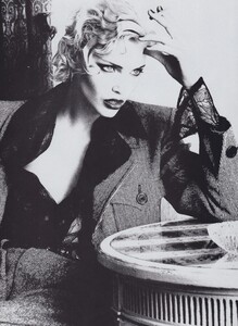 Season_von_Unwerth_US_Vogue_September_1994_05.thumb.jpg.ae8de442308eb586fcd37f4b00a2f15d.jpg