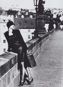 Season_von_Unwerth_US_Vogue_September_1994_13.thumb.jpg.d7909dd53333194ff9020b5a3ff06b16.jpg