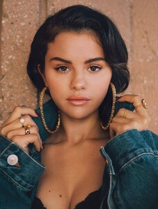 Selena-Gomez-Allure-Pics-7.jpg