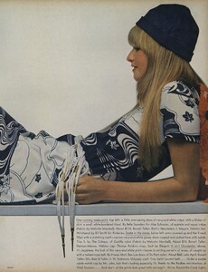 Sprints_Penati_US_Vogue_April_15th_1970_04.thumb.jpg.0cc85f14ed7dc7d0635292bc2362cf8b.jpg