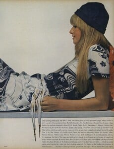 Sprints_Penati_US_Vogue_April_15th_1970_04.thumb.jpg.bf6fb49e15b5e1647e10f66c24614e6d.jpg