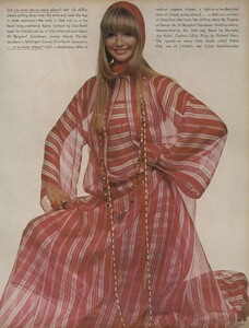 Sprints_Penati_US_Vogue_April_15th_1970_08.thumb.jpg.565f2c5d12b4ce61812491b11a7dd827.jpg