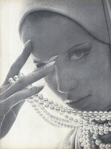 Stern_US_Vogue_January_15th_1965_01.thumb.jpg.02ba0567db1821f45c92cb765e7bedfc.jpg