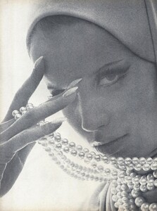 Stern_US_Vogue_January_15th_1965_01.thumb.jpg.c326332bfa1f5e0227429663b5453d86.jpg