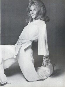 Stern_US_Vogue_January_15th_1965_06.thumb.jpg.19751e4071a6b0db018efc9573ea3f18.jpg