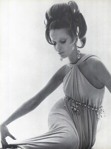 Stern_US_Vogue_January_15th_1965_07.thumb.jpg.99e49a5af417e99d09c0091da97e9f70.jpg