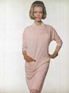 Stern_US_Vogue_January_15th_1965_12.thumb.jpg.2dcc006705dd8b533392e5dd5399be0a.jpg