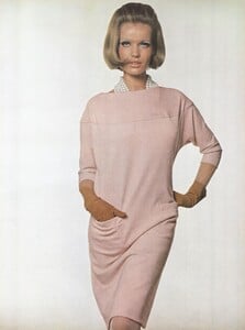 Stern_US_Vogue_January_15th_1965_12.thumb.jpg.bd68cbb4e7a283c67d58aa7dd3479398.jpg