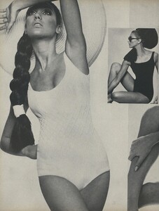 Stern_US_Vogue_May_1966_11.thumb.jpg.205c6dbf93ca00b2db448f532b6e7636.jpg