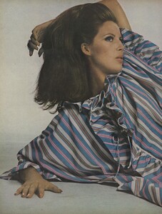 Stern_US_Vogue_May_1966_25.thumb.jpg.0fb9358637e3934b6f86eaf7bd48ea90.jpg