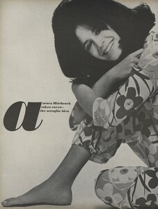 Stern_US_Vogue_May_1966_27.thumb.jpg.e40df4739a421c721937210503761e79.jpg