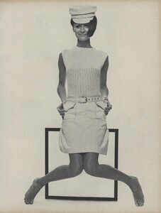 Stern_US_Vogue_May_1966_36.thumb.jpg.4bcd35197fee9cbee25ec68a80202e17.jpg