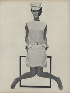 Stern_US_Vogue_May_1966_36.thumb.jpg.678327a87c314aa0c4f3b8e15bab7b97.jpg