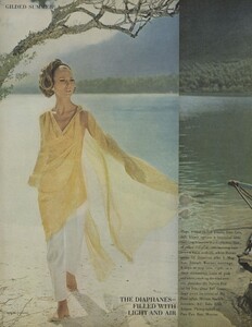 Summer_Parkinson_US_Vogue_May_1965_05.thumb.jpg.7b392d601ad5bb57df5e25b2324e316c.jpg