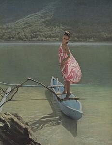 Summer_Parkinson_US_Vogue_May_1965_06.thumb.jpg.180dd45fd9d917a7407d0c2937186f91.jpg