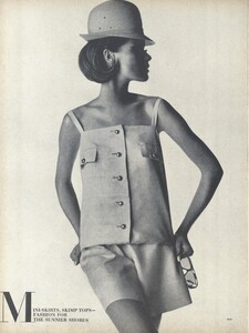 Sunnier_Penn_US_Vogue_January_15th_1965_01.thumb.jpg.26187edc8672dce38ef1113b68b252ce.jpg