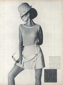 Sunnier_Penn_US_Vogue_January_15th_1965_02.thumb.jpg.8b10e0be4f2067a90aa8295ddc307be5.jpg