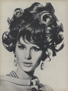 Sunnier_Penn_US_Vogue_January_15th_1965_06.thumb.jpg.39d455b9b36f77d17e856851985d2e8a.jpg