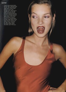 Teller_US_Vogue_June_1994_05.thumb.jpg.3fba295b05f108e0d89ea21ac1dd7943.jpg
