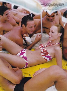 Testino_US_Vogue_May_1997_09.thumb.jpg.d7dadbd91e0da60483836efce7bab6a9.jpg