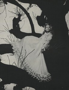 Tree_Avedon_US_Vogue_March_15th_1966_08.thumb.jpg.e0a6bb3bc4cfdb3cddd002108e36d399.jpg