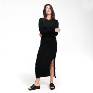 WE02113_LIGHTWEIGHT_LONG_SLEEVE_DRESS_WITH_SLIT_BLACK_18.thumb.jpg.c34f35c5413dfbf00e3f67a356d3e88e.jpg