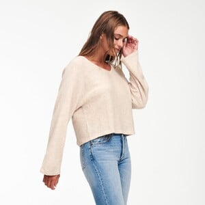 WE02131_CASHMERE_WIDE_SLEEVE_VNECK_SWEATER_OATMEAL_06.thumb.jpg.78790f666c21c09a4316af70684cf79f.jpg