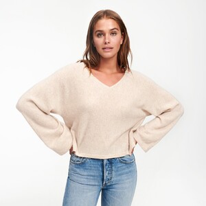 WE02131_CASHMERE_WIDE_SLEEVE_VNECK_SWEATER_OATMEAL_20.thumb.jpg.24973d4ba809ccc82154b7e883b5c2a7.jpg