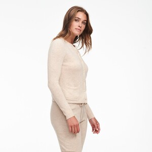 WE02141_CASHMERE_CARDIGAN_OATMEAL_05.thumb.jpg.251dfb1d295346dddcda0c666cd2d0de.jpg