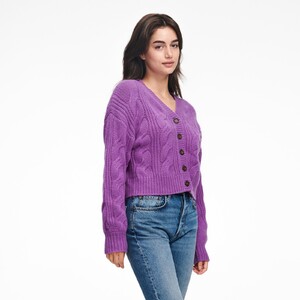 WE02148_CROPPED_CABLE_KNIT_CARDIGAN_PURPLE_IRIS_03.thumb.jpg.b5275043d8cdfbe73abebcd1af8441ad.jpg