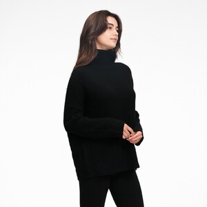 WE82130_WOOL_CASHMERE_OVERSIZED_RIBBED_TURTLENECK_BLACK_03.thumb.jpg.c54aeeea3bf0b746dbac69cceaff5124.jpg