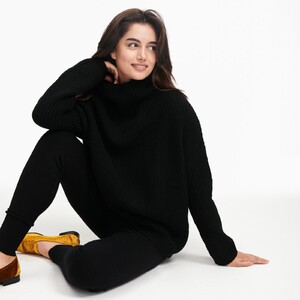 WE82130_WOOL_CASHMERE_OVERSIZED_RIBBED_TURTLENECK_BLACK_14.thumb.jpg.3cb0d38856940614e48e5995d46b052d.jpg