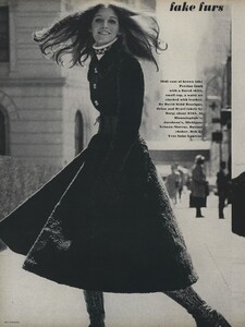 Zachariasen_US_Vogue_July_1970_03.thumb.jpg.94e2feb1e16e9eb6bb1d05d8efa75df2.jpg