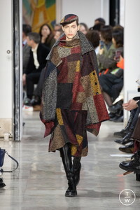 akris-fw20-look-31-d10df1.thumb.jpg.25fadf44699667d324c9848f2367832b.jpg
