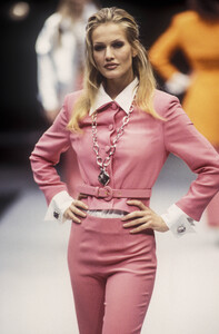 alberta-ferretti-ss-1993-2.thumb.jpg.71bf2f2b08b6d1220e74e8e163b19658.jpg