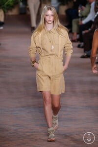 alberta-ferretti-ss21-0001-571b1b.thumb.jpg.fdfaa742e6b66ff609c724c969388def.jpg