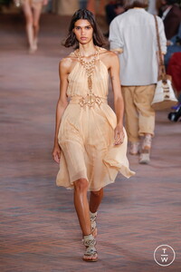 alberta-ferretti-ss21-0011-c69b1c.thumb.jpg.af9ee8cf0b00421922cb04ea1c392ed3.jpg