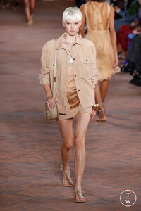 alberta-ferretti-ss21-0012-d8c785.thumb.jpg.4fe7f21d74c1e7d9809c0a369853580e.jpg