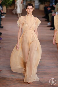 alberta-ferretti-ss21-0015-f7299a.thumb.jpg.8acc6cad37830f5c1a9e7d6560f8f4dc.jpg